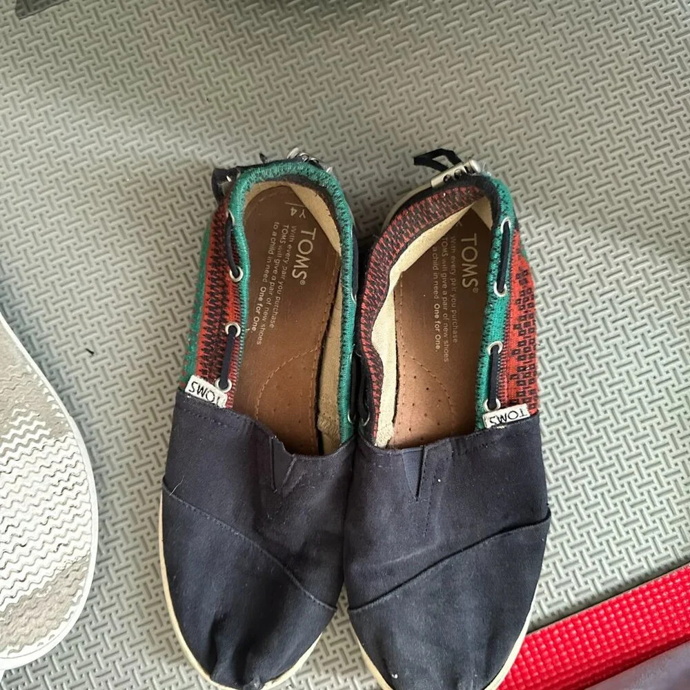 Toms Slip on Canvas Boat Shoes Big Kids Size 4Y